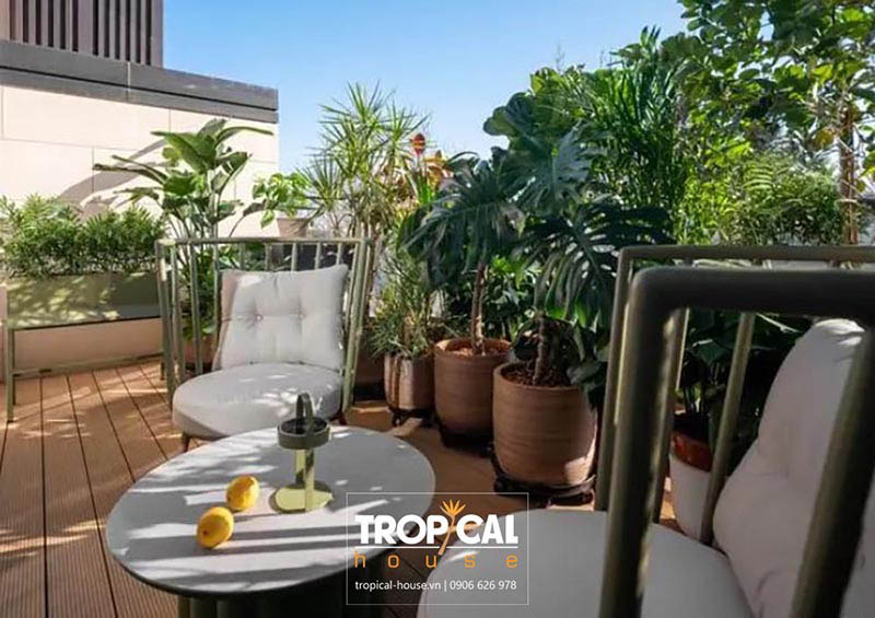 Ban c&ocirc;ng của nội thất nh&agrave; phố 4 tầng phong c&aacute;ch đại ch&uacute;ng