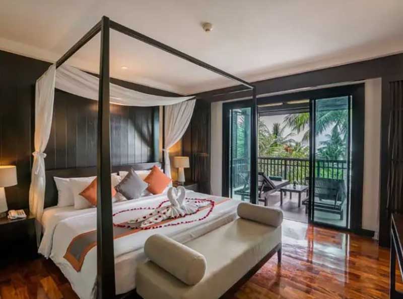 Ph&ograve;ng ngủ trong nội thất nh&agrave; phố phong c&aacute;ch indochine