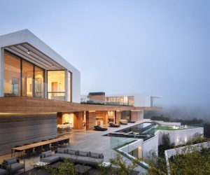 Bất động sản cao cấp ở vùng đồi Beverly với hồ bơi Lap và rạp chiếu phim nghệ thuật