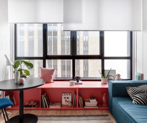 Nội thất nhỏ với điểm nhấn màu đỏ, hồng và xanh