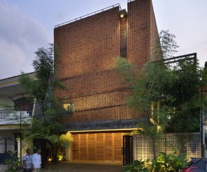 Kiến trúc gạch đỏ và rung cảm Indonesia từ Đông Java