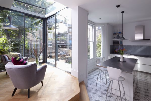 Một ngôi nhà phố năm 1870 từ London được mở rộng bằng kính hiện đại